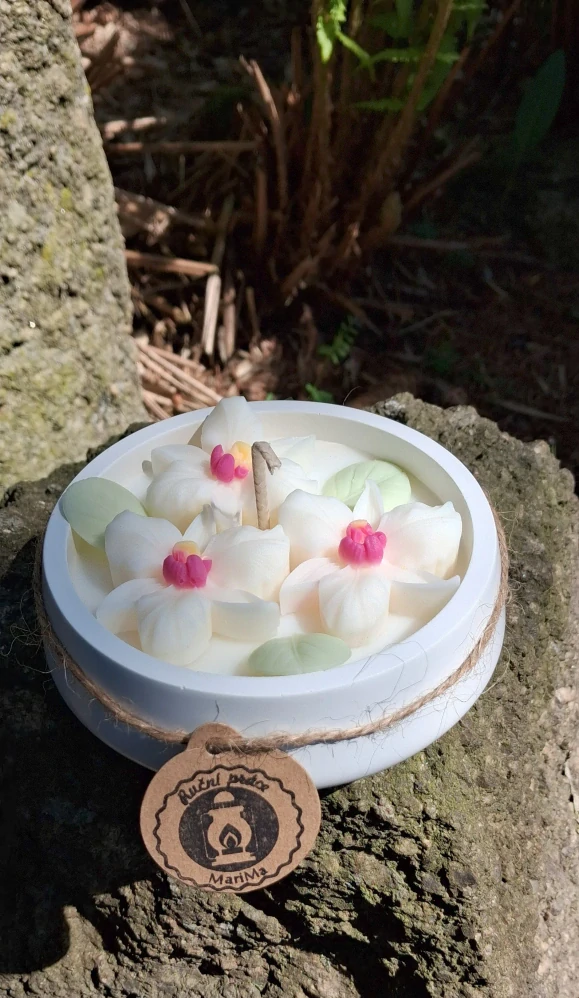 Sójová svíčka v keramice "orchidej"